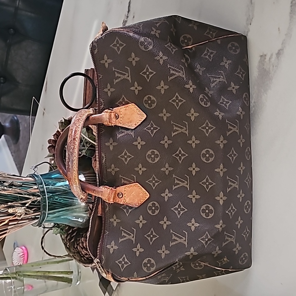 Authentic LV speedy 35
